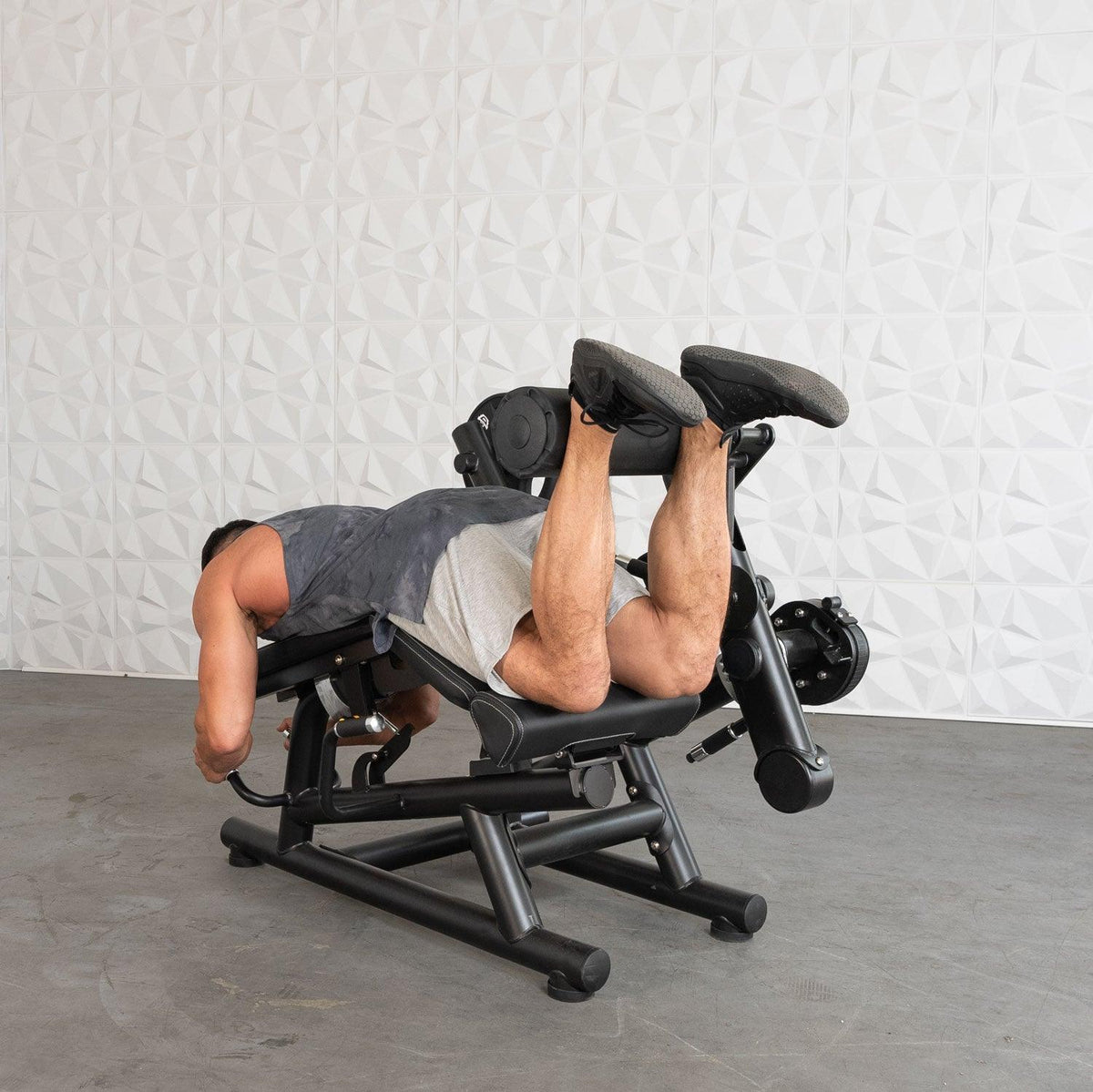 Pro Strength Leg Extension / Prone Leg Curl Combo - Muscle D Fitness - Plate Loaded Quad & Hamstring Machine