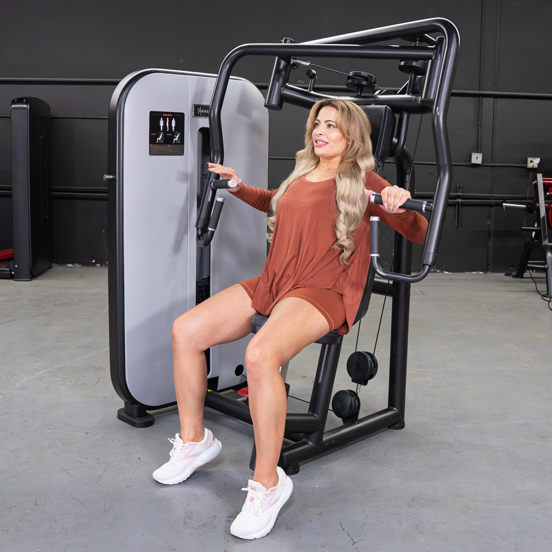 Vogue Chest Press by Muscle D Fitness – Iso-Lateral Convergent Machine