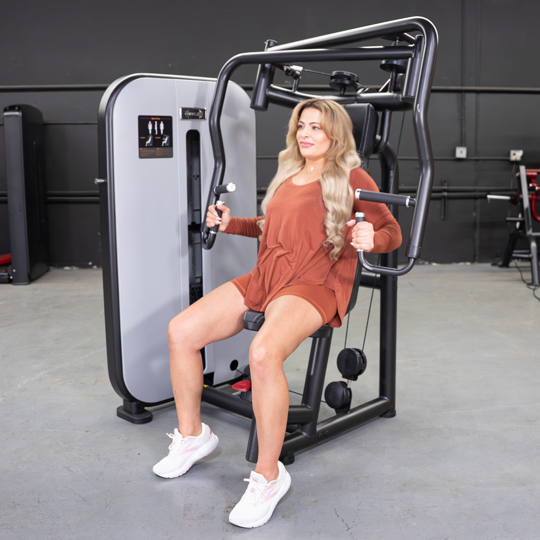 Vogue Chest Press by Muscle D Fitness – Iso-Lateral Convergent Machine