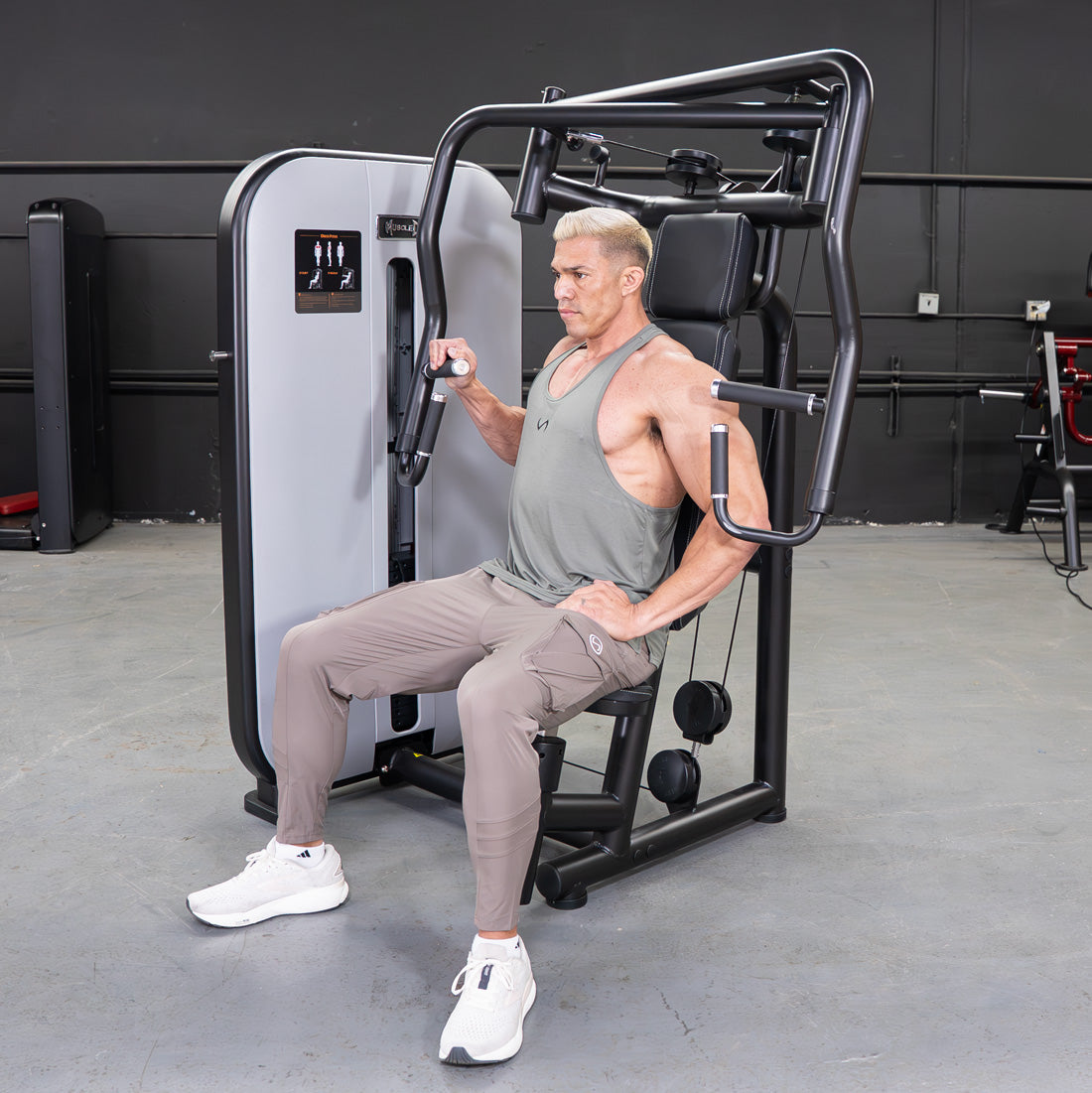Vogue Chest Press by Muscle D Fitness – Iso-Lateral Convergent Machine