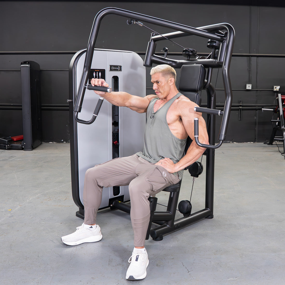 Vogue Chest Press by Muscle D Fitness – Iso-Lateral Convergent Machine